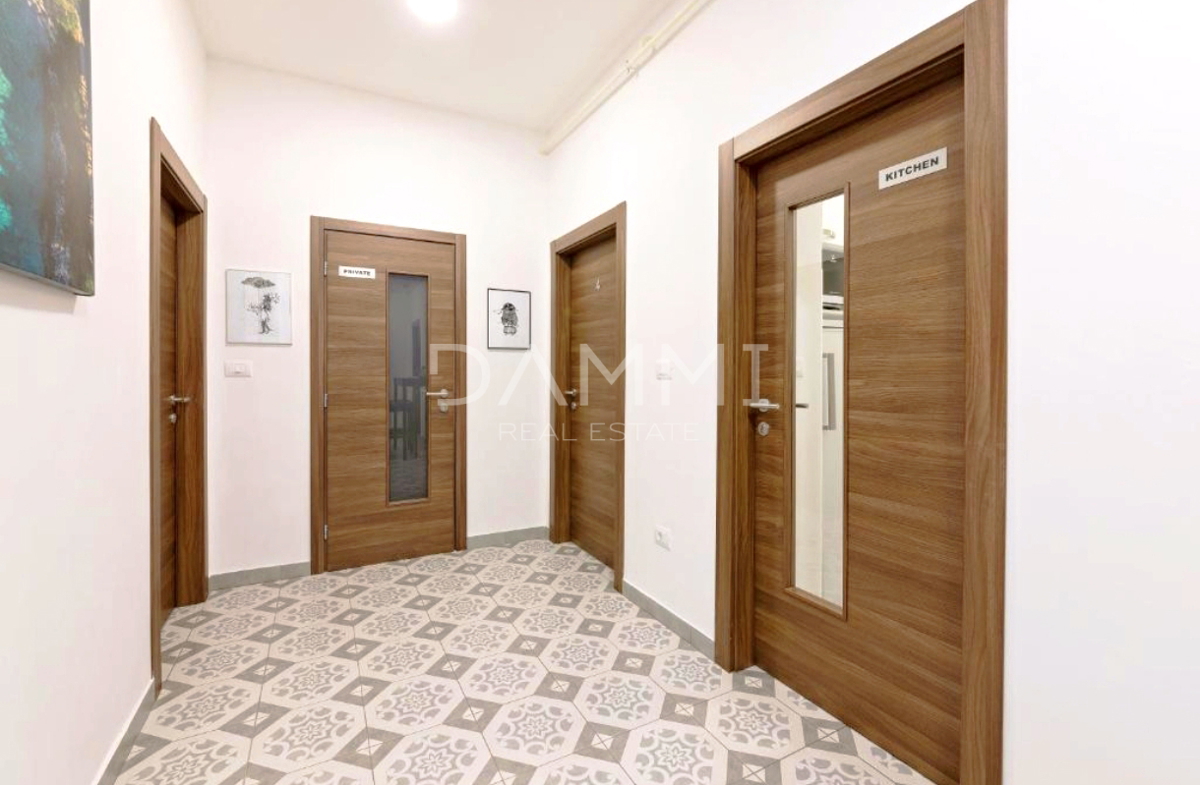 Pula, center - stanovanje s 4 enotami in parkirnim mestom