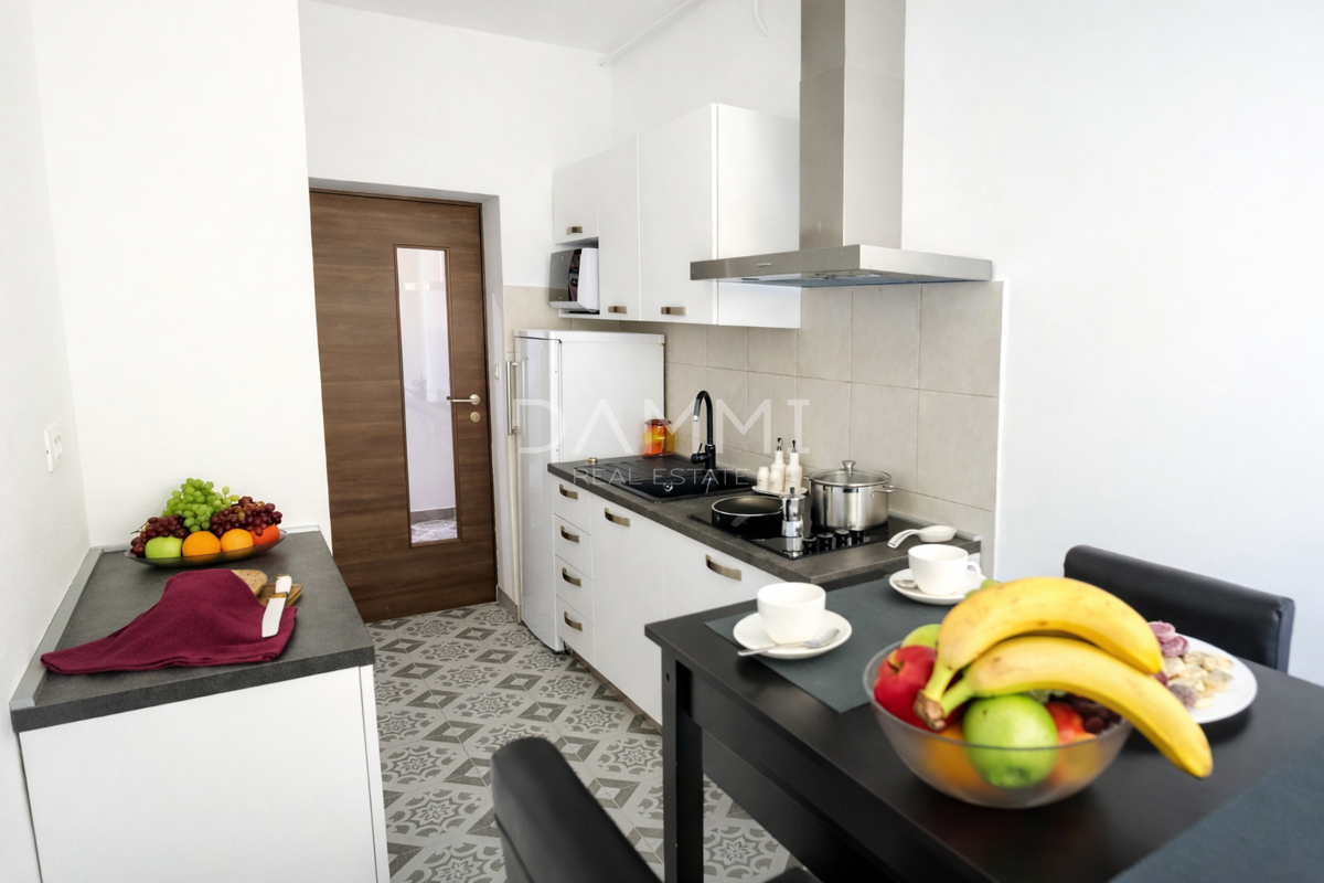 Pula, center - stanovanje s 4 enotami in parkirnim mestom