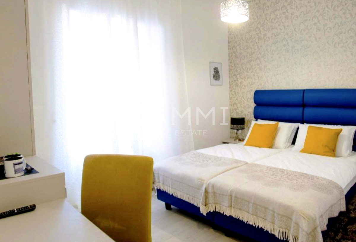 Pula, center - stanovanje s 4 enotami in parkirnim mestom