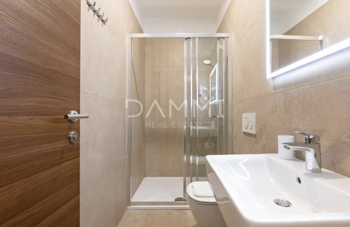 Pula, center - stanovanje s 4 enotami in parkirnim mestom