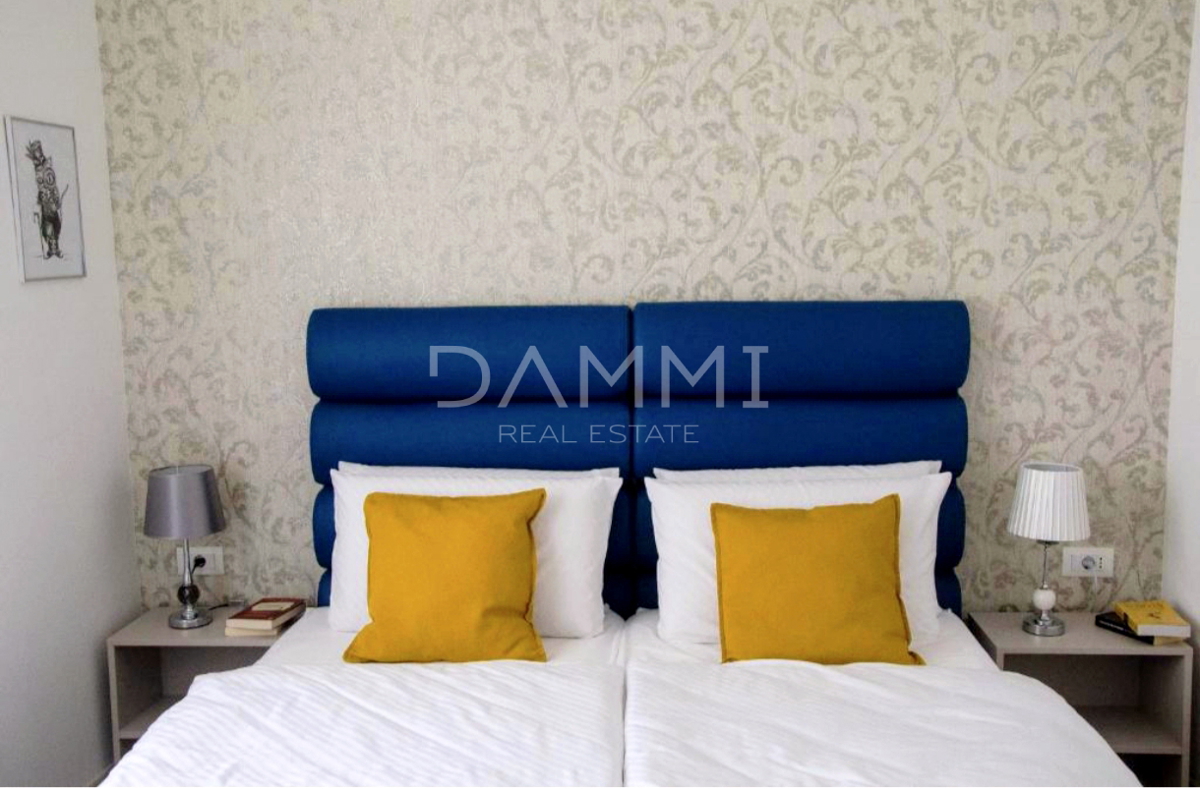 Pula, center - stanovanje s 4 enotami in parkirnim mestom