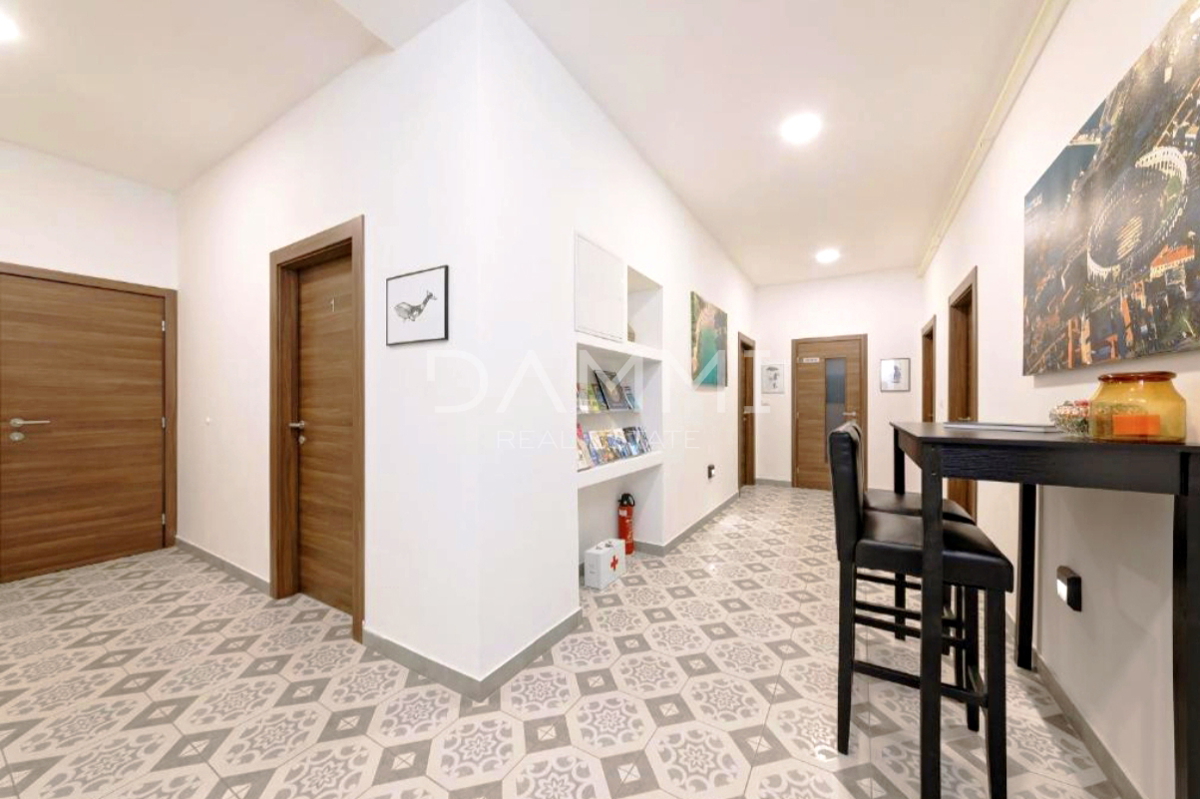 Pula, center - stanovanje s 4 enotami in parkirnim mestom