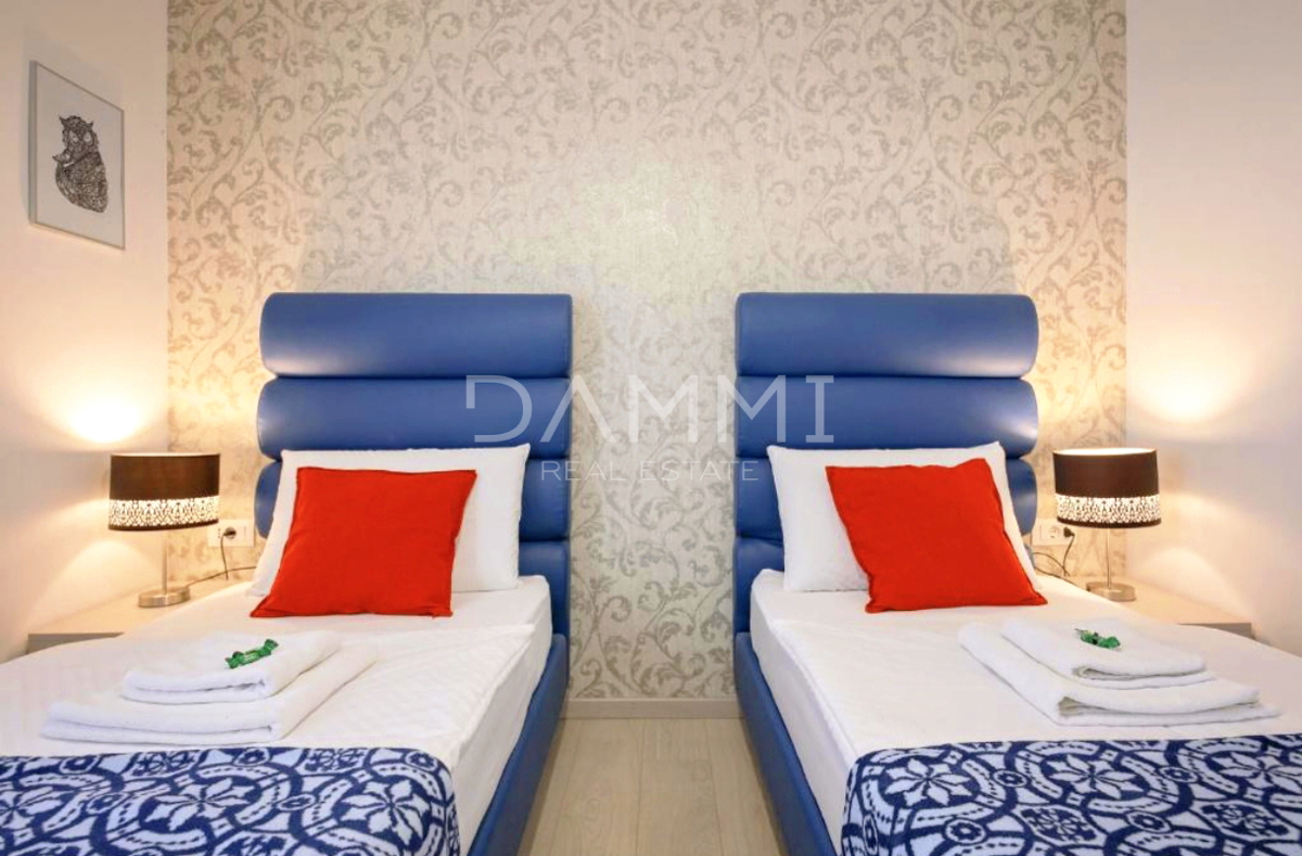 Pula, center - stanovanje s 4 enotami in parkirnim mestom