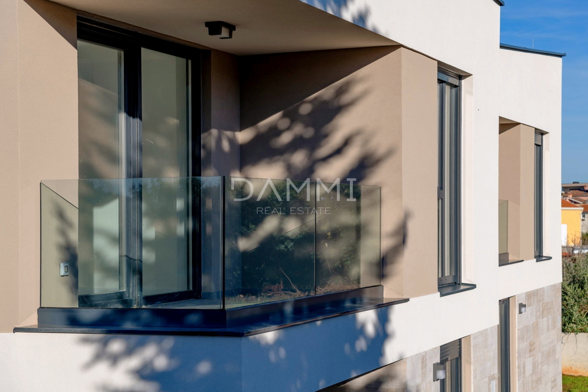 Volme, Banjole - luksuzno stanovanje z vrtom 200 m od plaže