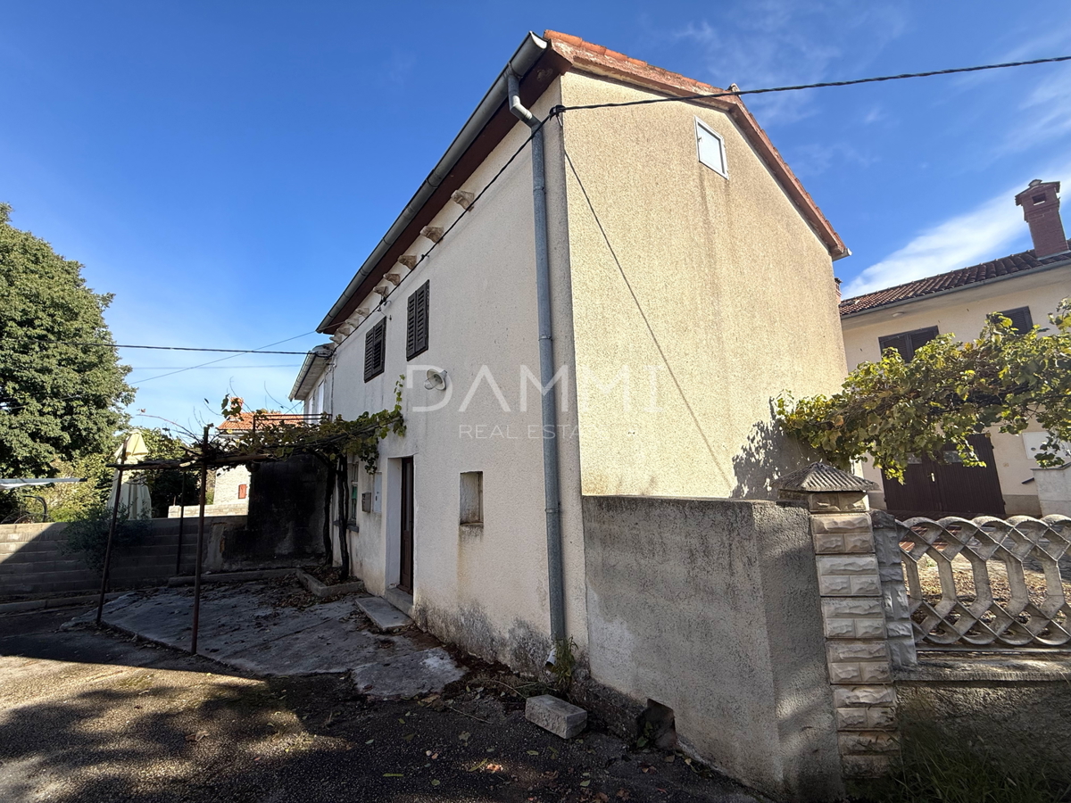 ISTRA, ŽMINJ - Dve hiši skupaj z dvoriščem