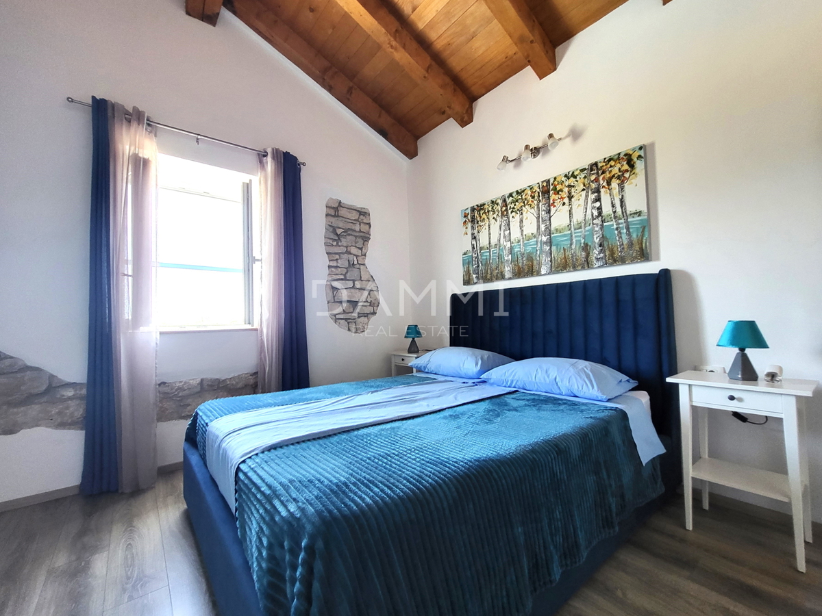 ISTRA, VRSAR - Samostojna kamnita hiša s bazenom