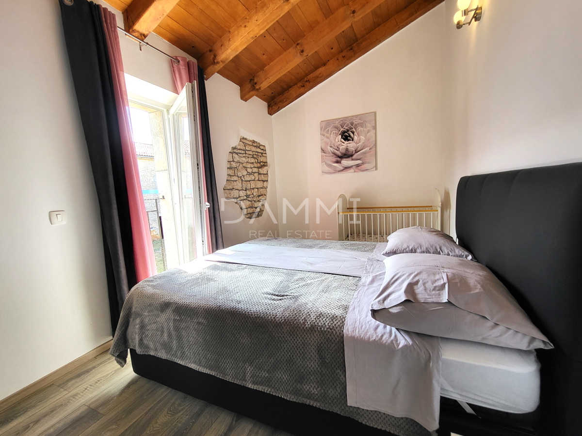 ISTRA, VRSAR - Samostojna kamnita hiša s bazenom