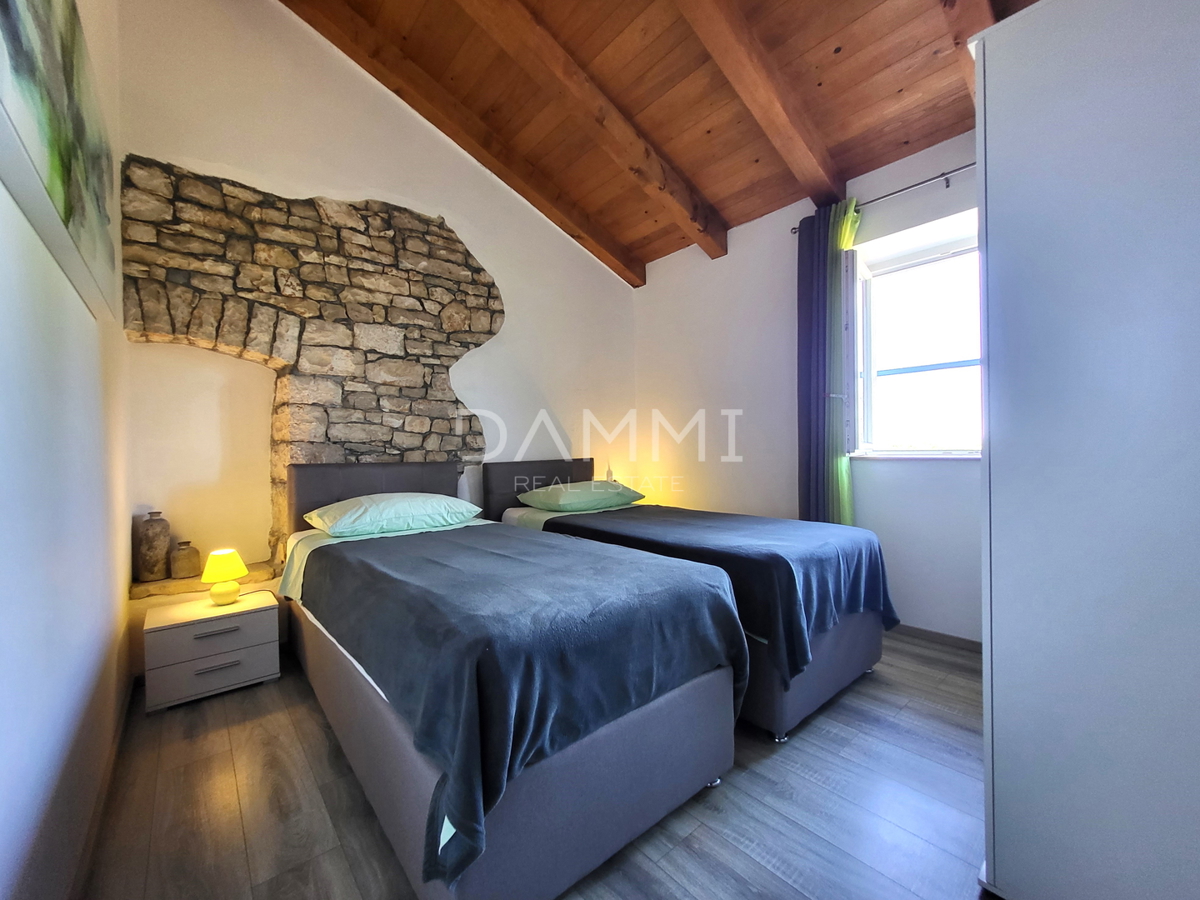 ISTRA, VRSAR - Samostojna kamnita hiša s bazenom