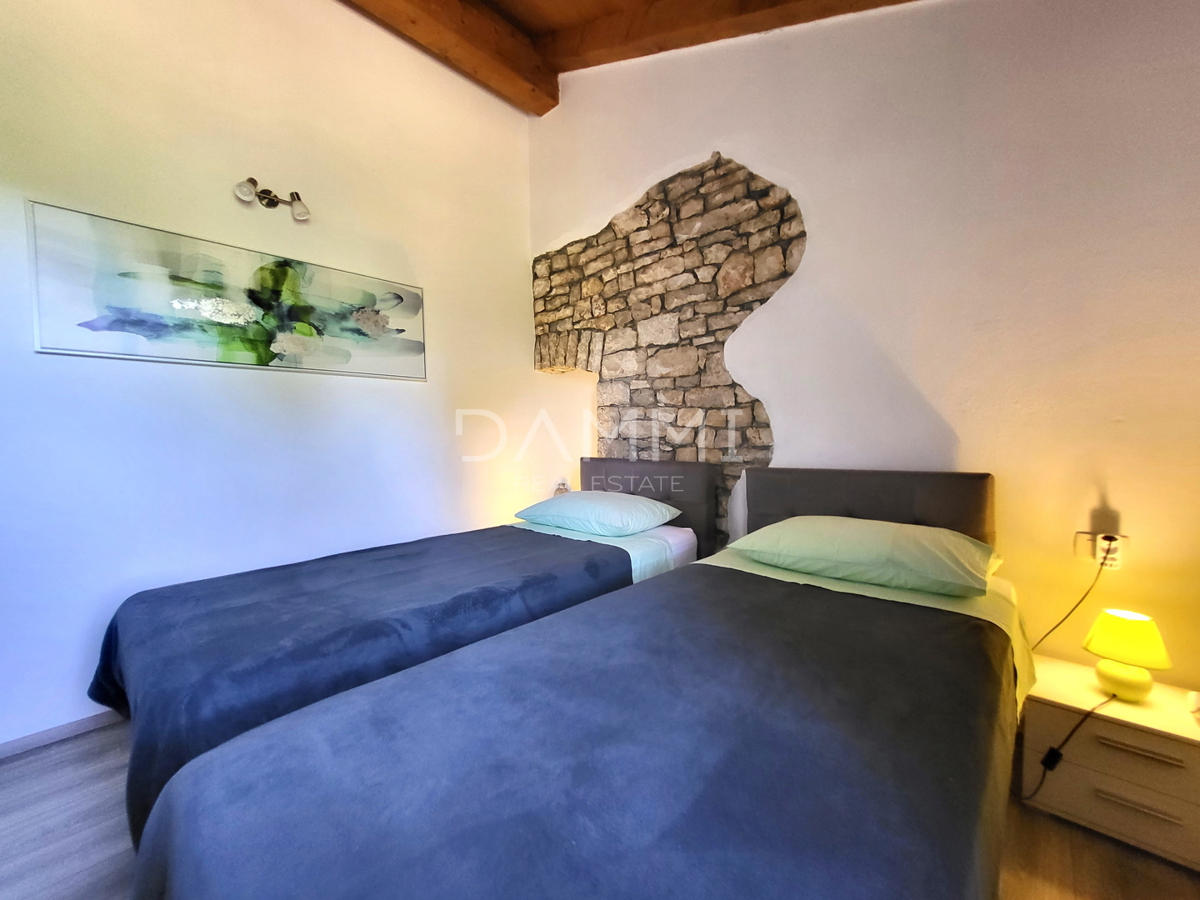 ISTRA, VRSAR - Samostojna kamnita hiša s bazenom