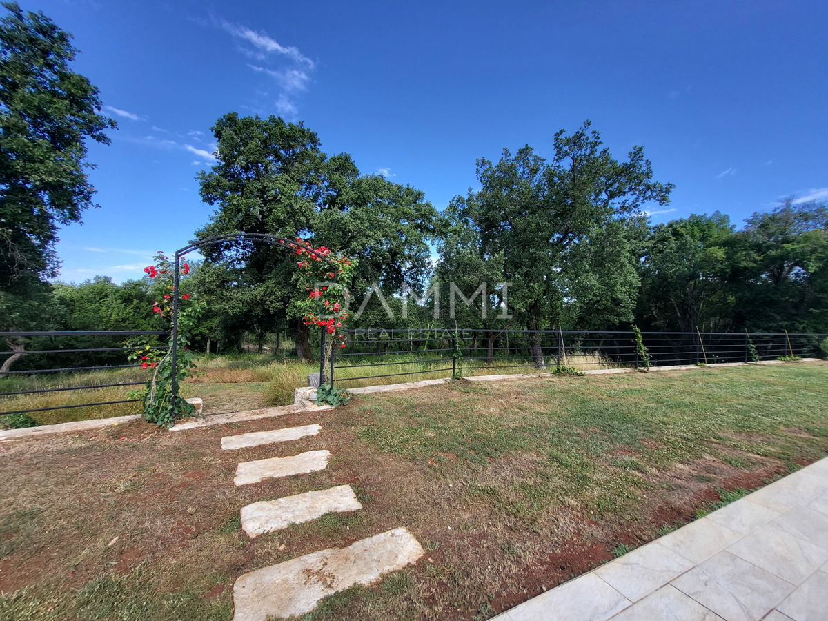 ISTRA, VRSAR - Samostojna kamnita hiša s bazenom