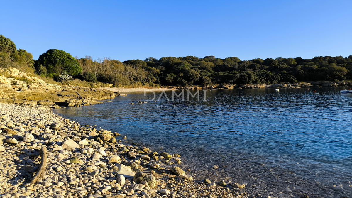 Istra, Premantura - zemljišče T3 cona, 250 m od plaže