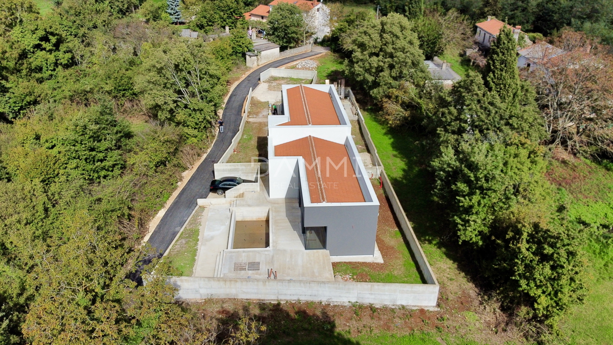 ISTRA, BARBAN - Dvojna kuća okružena zelenilom