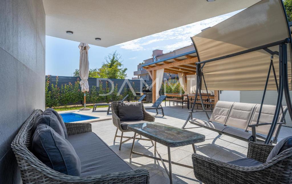Luksuzna vila z bazenom v Medulinu