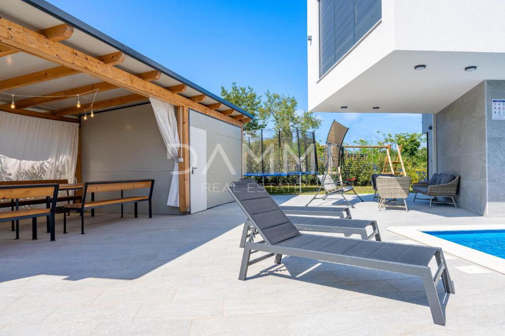 Luksuzna vila z bazenom v Medulinu