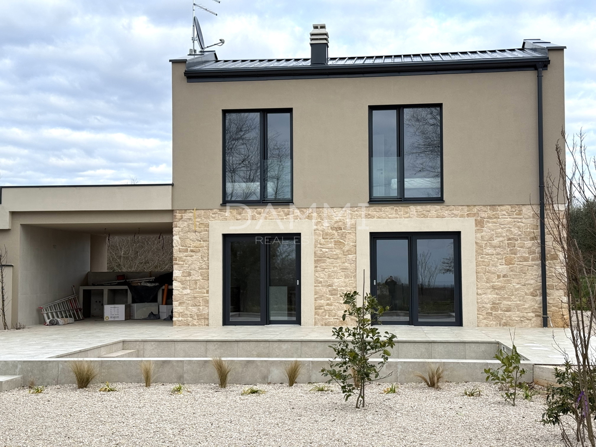 ISTRA, NOVIGRAD - Nova dvojna hiša s bazenom na mirni lokaciji