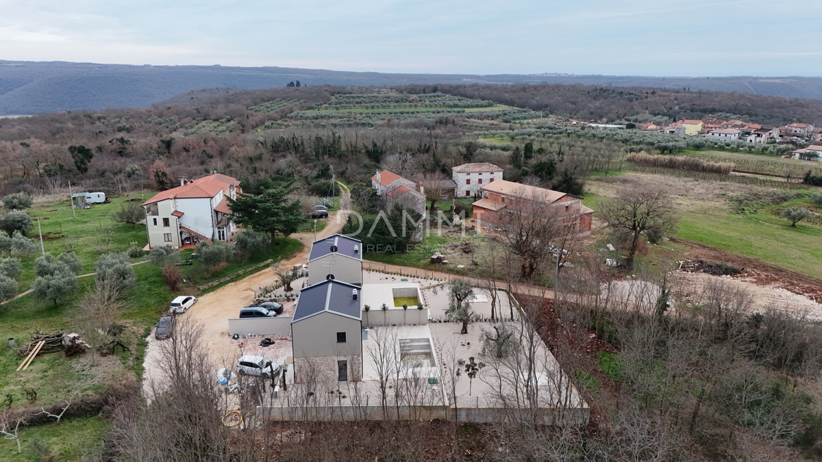 ISTRA, NOVIGRAD - Nova dvojna hiša s bazenom na mirni lokaciji