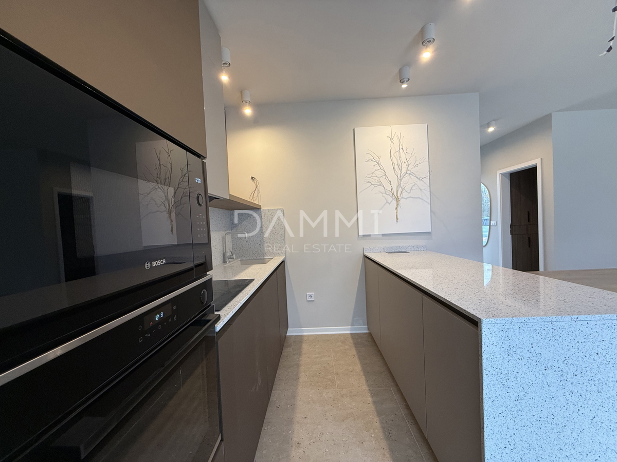 ISTRA, NOVIGRAD - Nova dvojna hiša s bazenom na mirni lokaciji