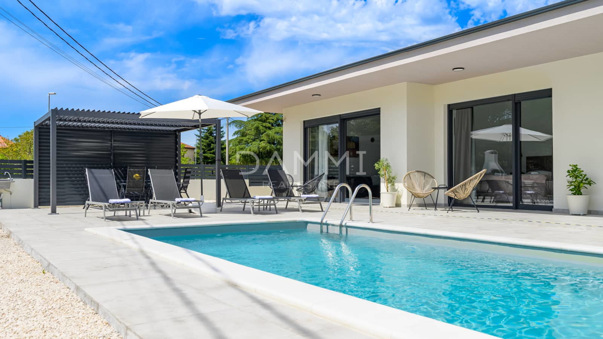 ISTRA, KANFANAR - Moderna pritlična hiša s bazenom, vrhunska lokacija