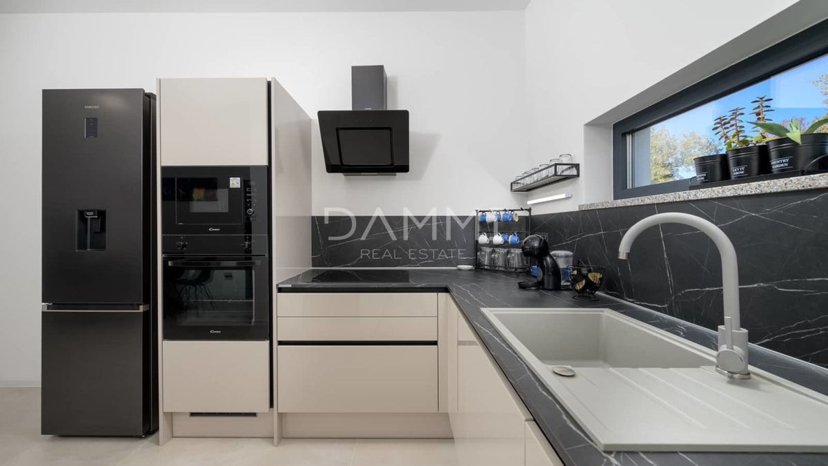 ISTRA, KANFANAR - Moderna pritlična hiša s bazenom, vrhunska lokacija