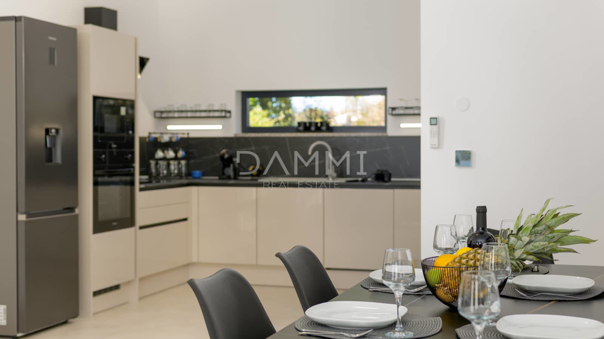 ISTRA, KANFANAR - Moderna pritlična hiša s bazenom, vrhunska lokacija