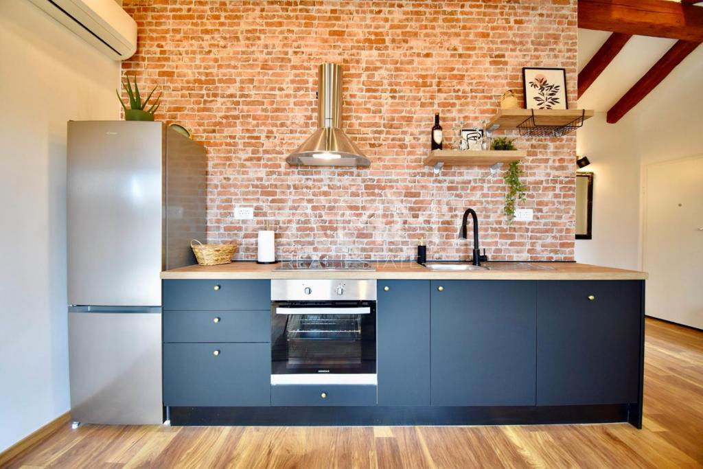 PULA, CENTAR - Ekskluzivno 2 apartmaja na vrhunski lokaciji