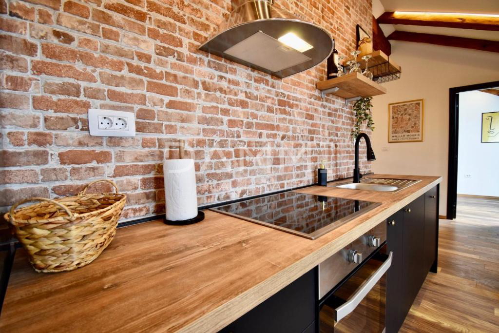 PULA, CENTAR - Ekskluzivno 2 apartmaja na vrhunski lokaciji