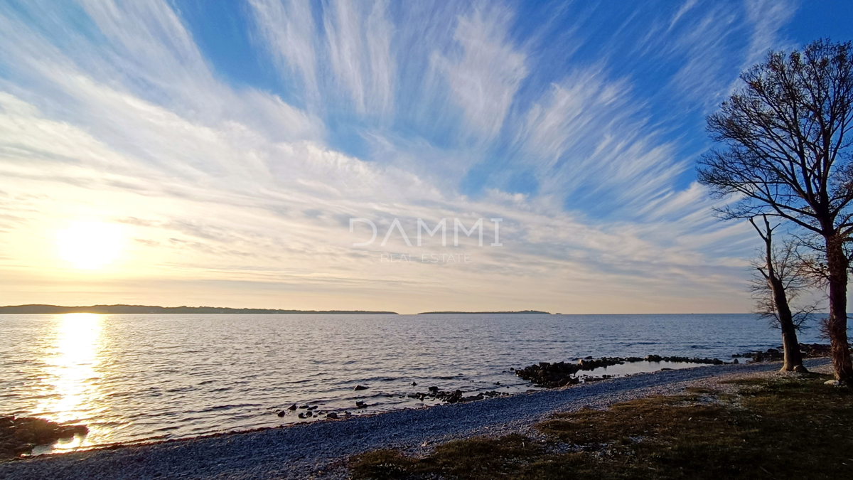 Istra, Peroj, atraktivno vikend zemljišče 300 m od morja