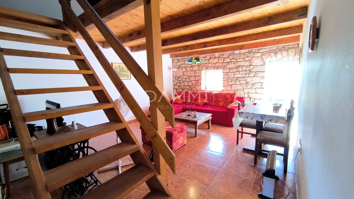 ISTRA, MARČANA - obnovljena istarska hiša z lepim dvoriščem, bližina plaže