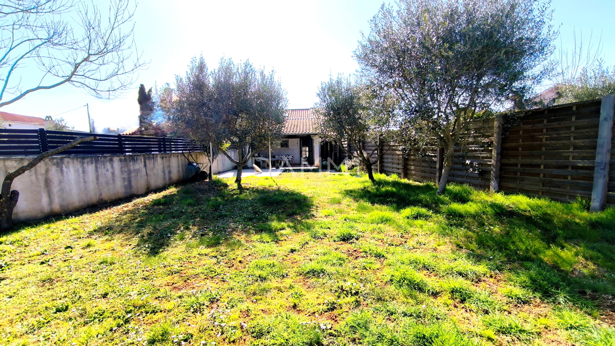 ISTRA, MARČANA - obnovljena istarska hiša z lepim dvoriščem, bližina plaže