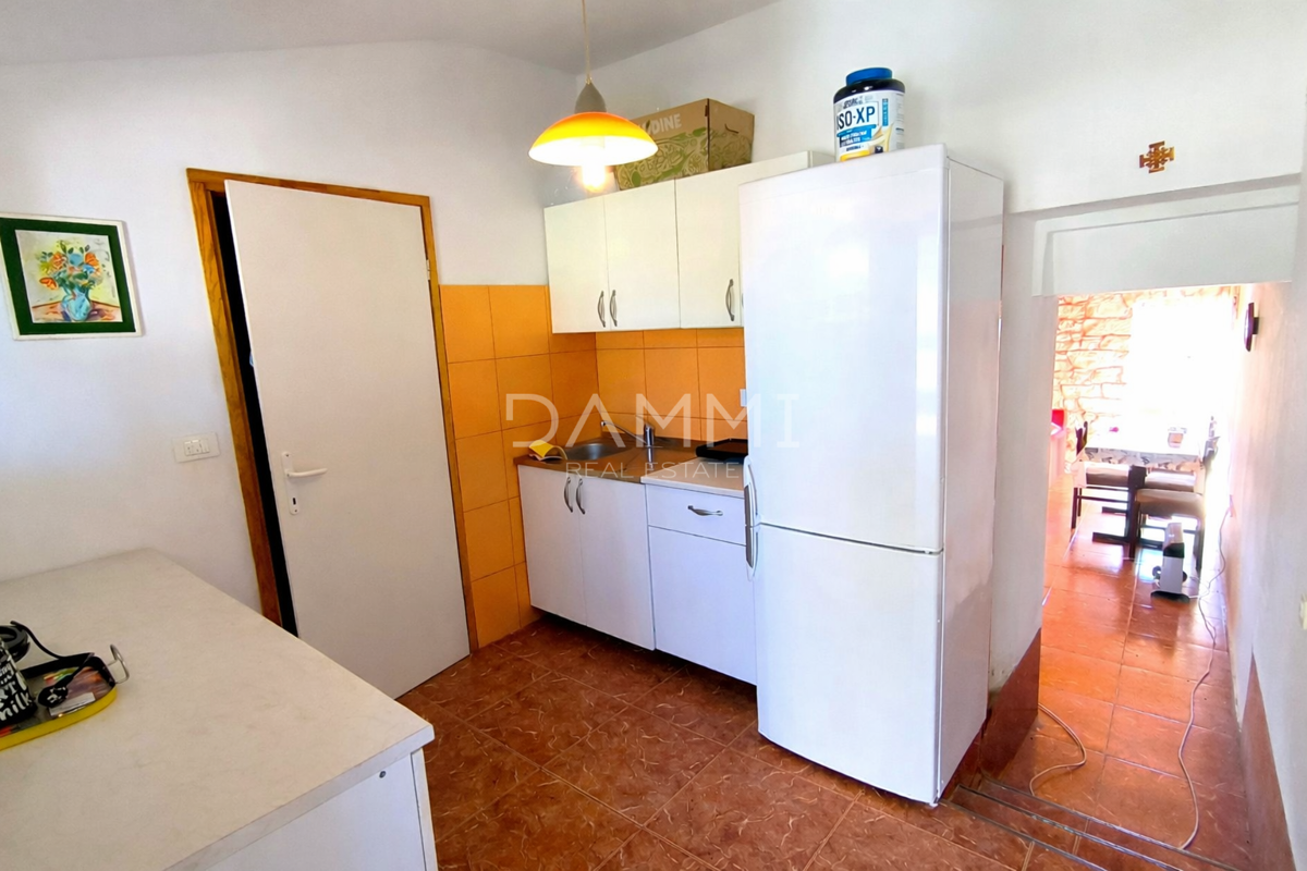 ISTRA, MARČANA - obnovljena istarska hiša z lepim dvoriščem, bližina plaže