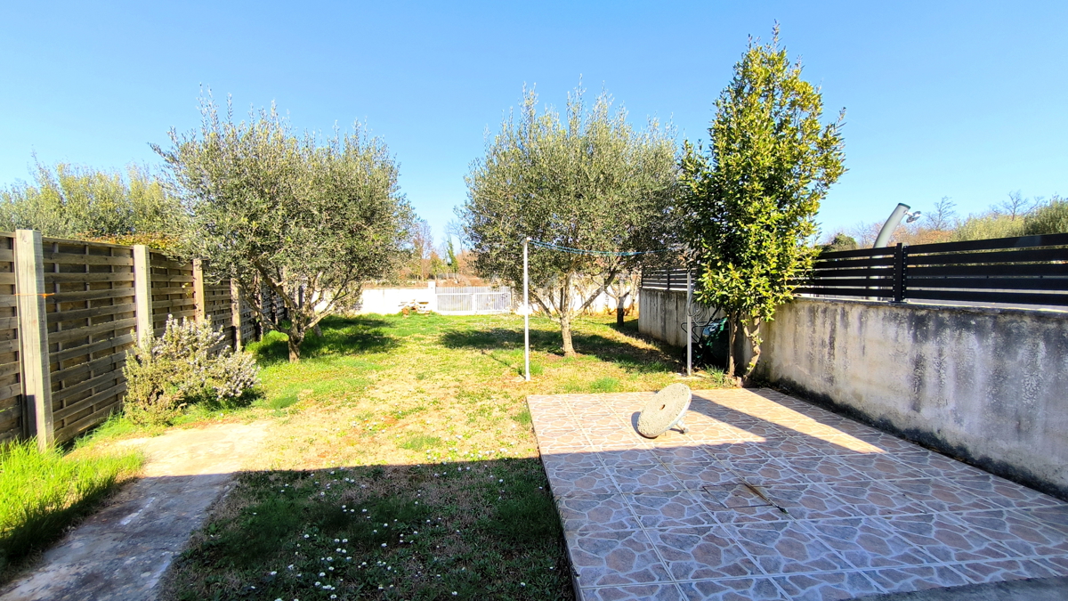 ISTRA, MARČANA - obnovljena istarska hiša z lepim dvoriščem, bližina plaže