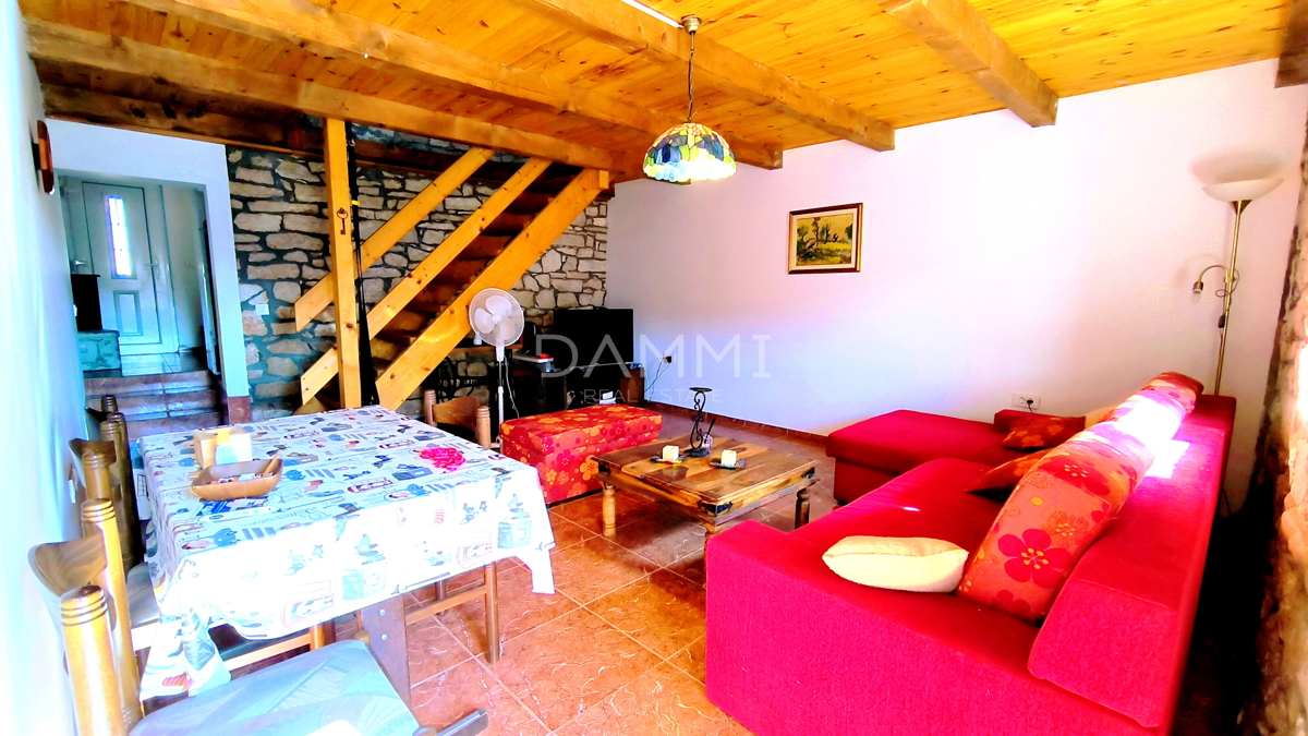 ISTRA, MARČANA - obnovljena istarska hiša z lepim dvoriščem, bližina plaže