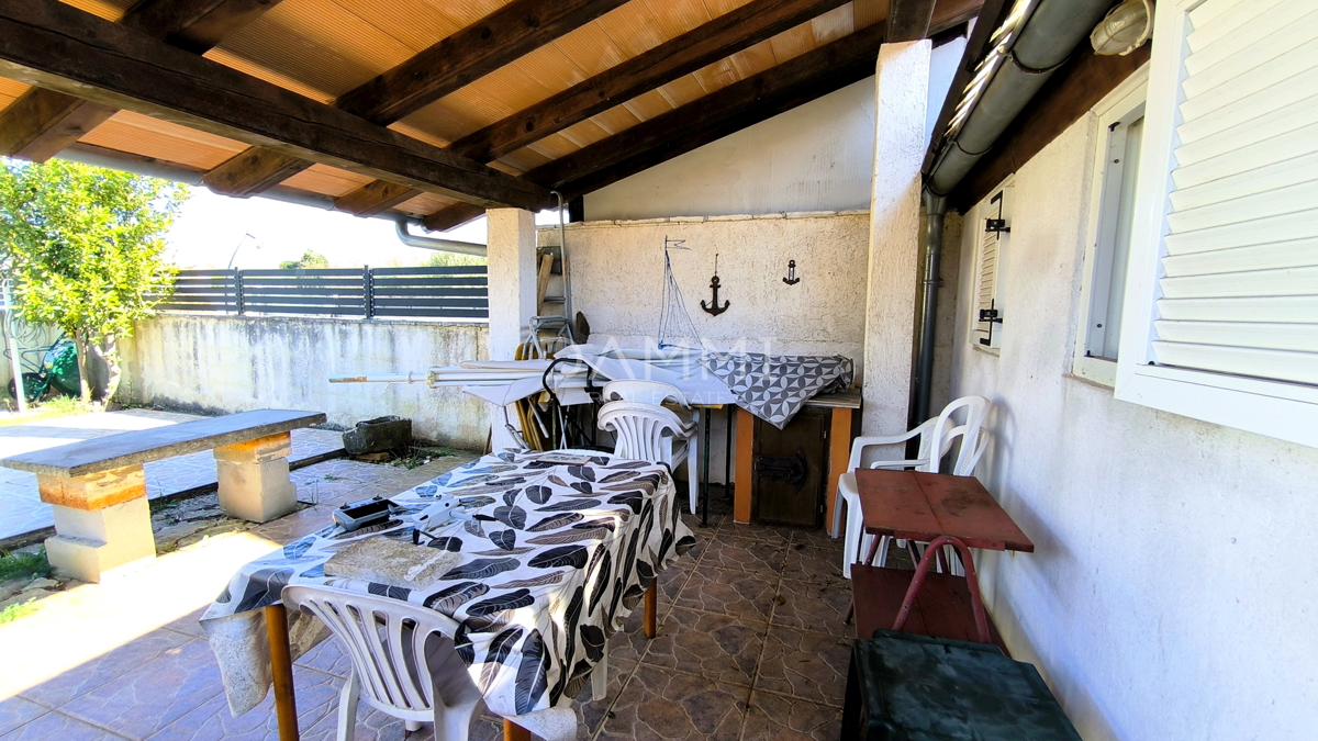 ISTRA, MARČANA - obnovljena istarska hiša z lepim dvoriščem, bližina plaže