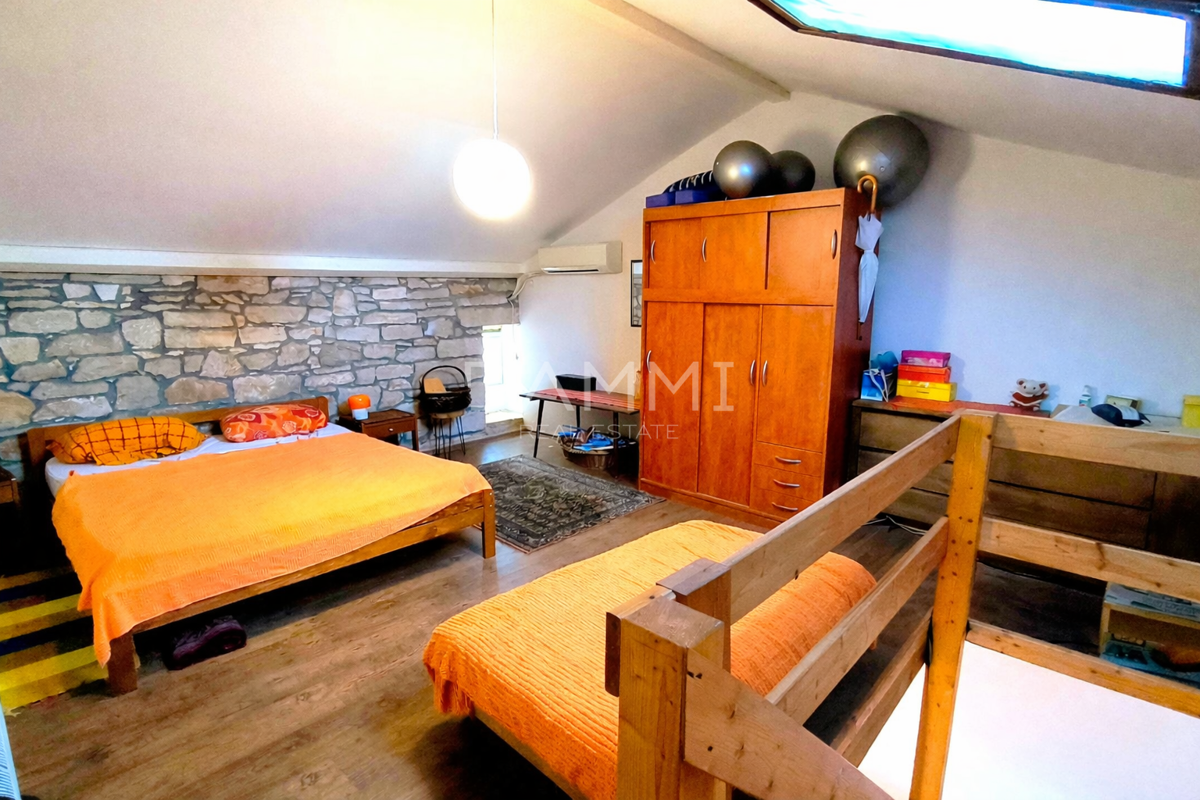 ISTRA, MARČANA - obnovljena istarska hiša z lepim dvoriščem, bližina plaže