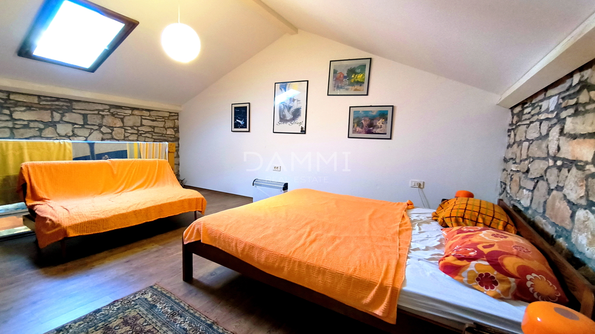 ISTRA, MARČANA - obnovljena istarska hiša z lepim dvoriščem, bližina plaže