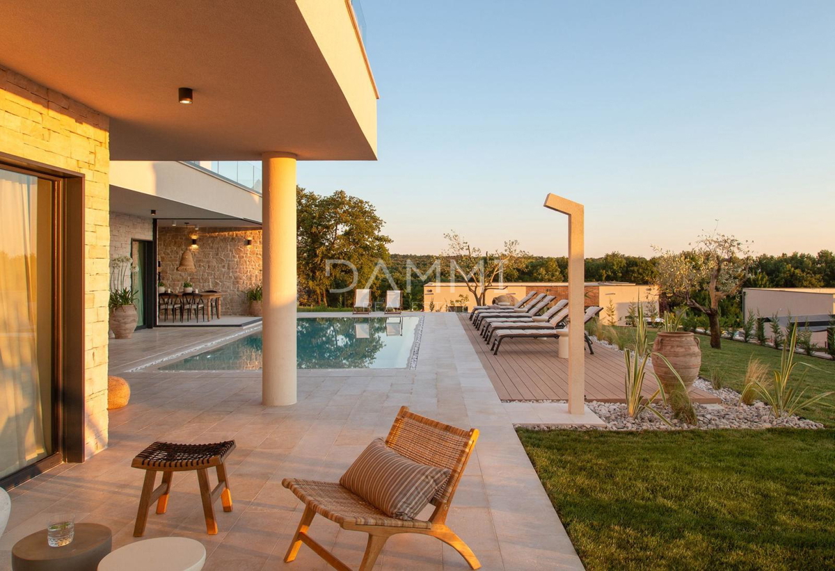 ISTRA, TINJAN - Dizajnerska vila z bazenom in wellnessom