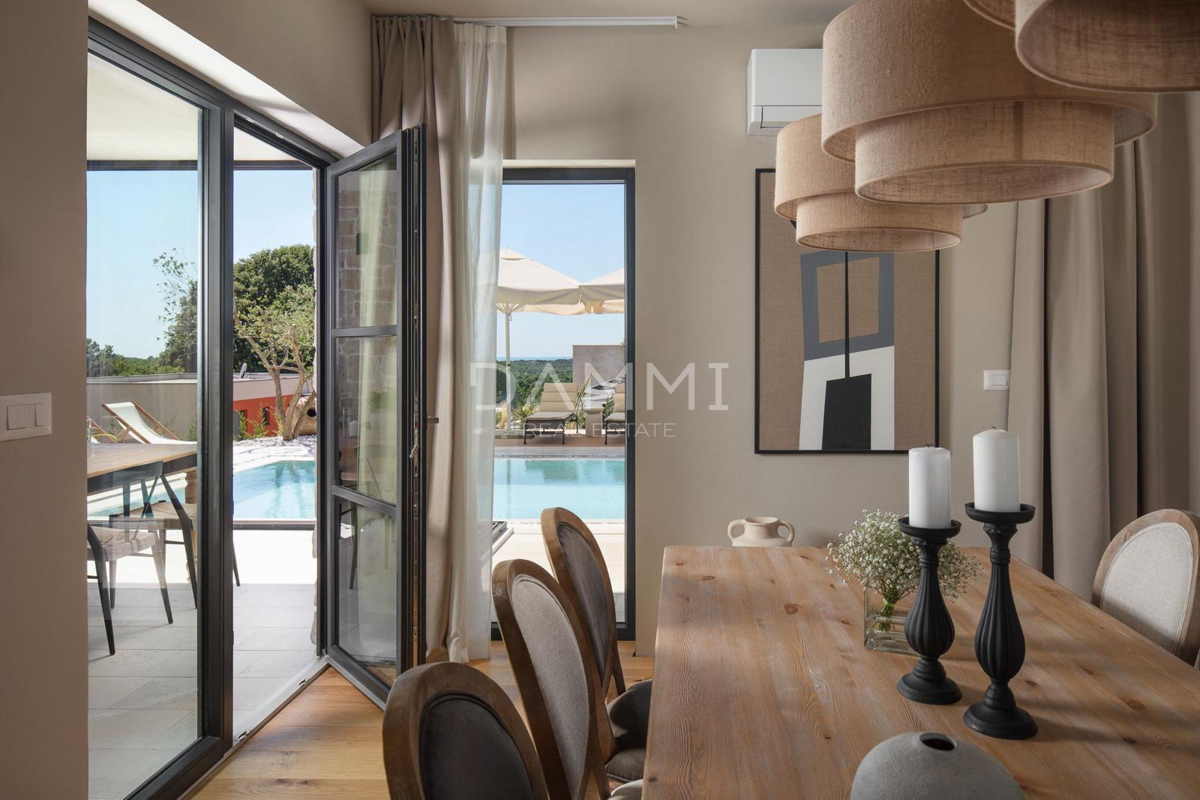 ISTRA, TINJAN - Dizajnerska vila z bazenom in wellnessom