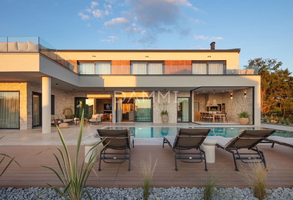 ISTRA, TINJAN - Dizajnerska vila z bazenom in wellnessom