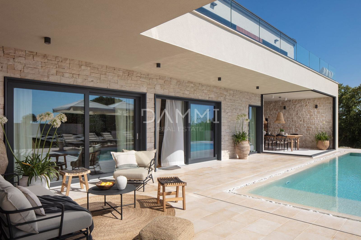 ISTRA, TINJAN - Dizajnerska vila z bazenom in wellnessom