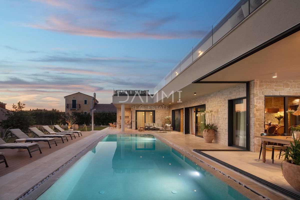 ISTRA, TINJAN - Dizajnerska vila z bazenom in wellnessom