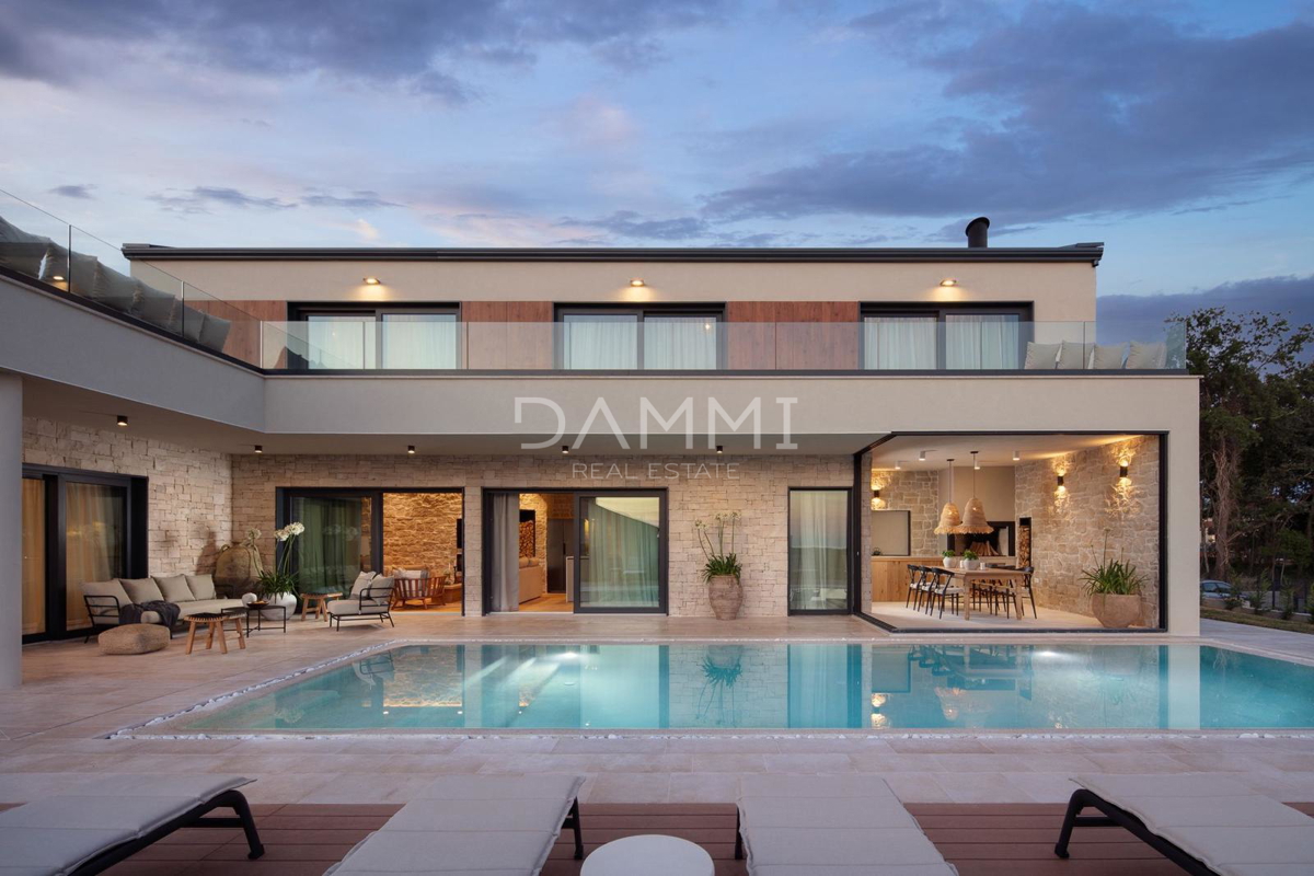 ISTRA, TINJAN - Dizajnerska vila z bazenom in wellnessom