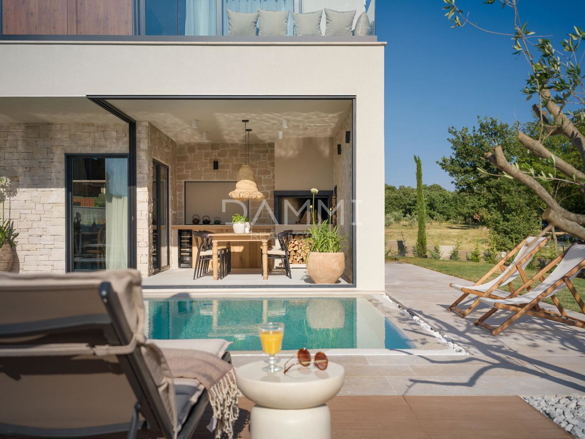 ISTRA, TINJAN - Dizajnerska vila z bazenom in wellnessom