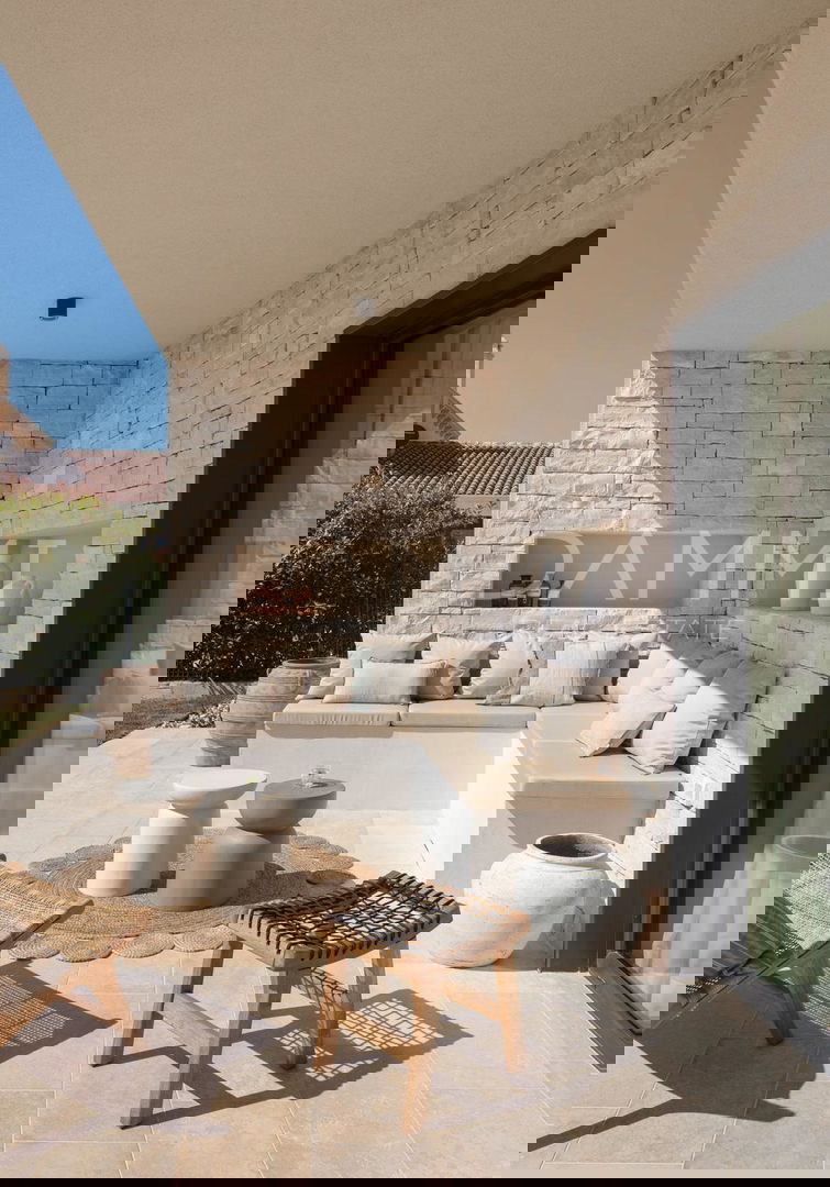 ISTRA, TINJAN - Dizajnerska vila z bazenom in wellnessom