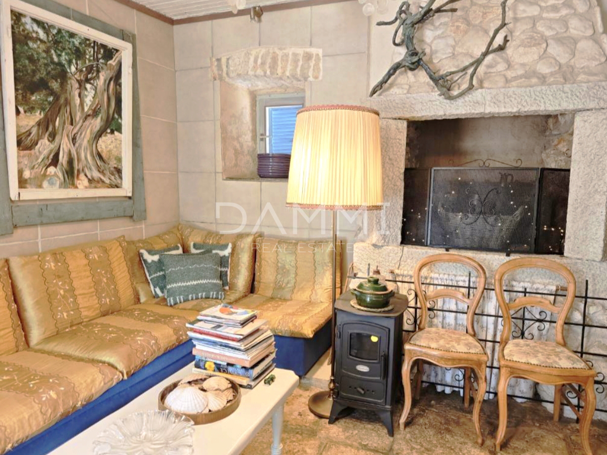 Istra, Krnica - čudovita kamnita hiša s bazenom