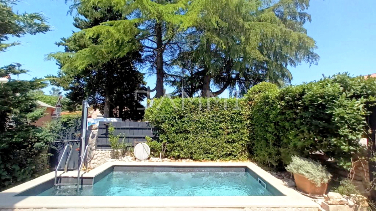 Istra, Krnica - čudovita kamnita hiša s bazenom