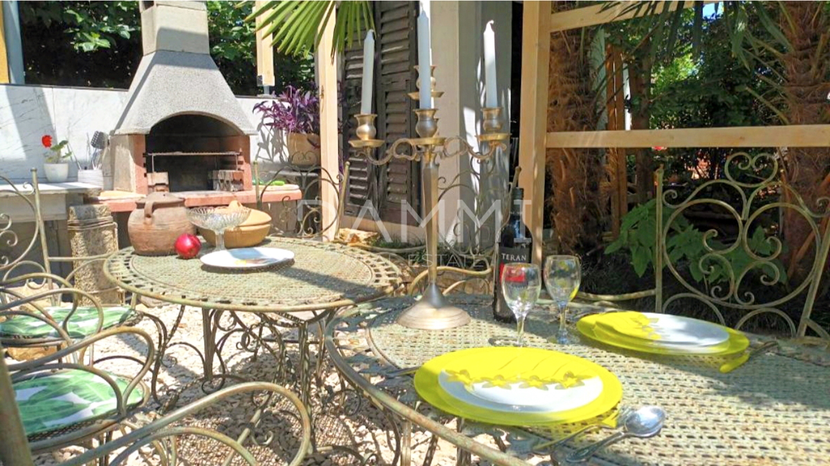 Istra, Krnica - čudovita kamnita hiša s bazenom