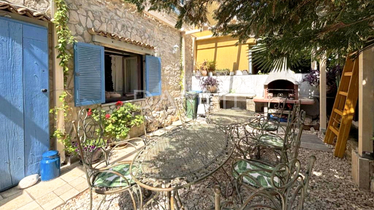 Istra, Krnica - čudovita kamnita hiša s bazenom