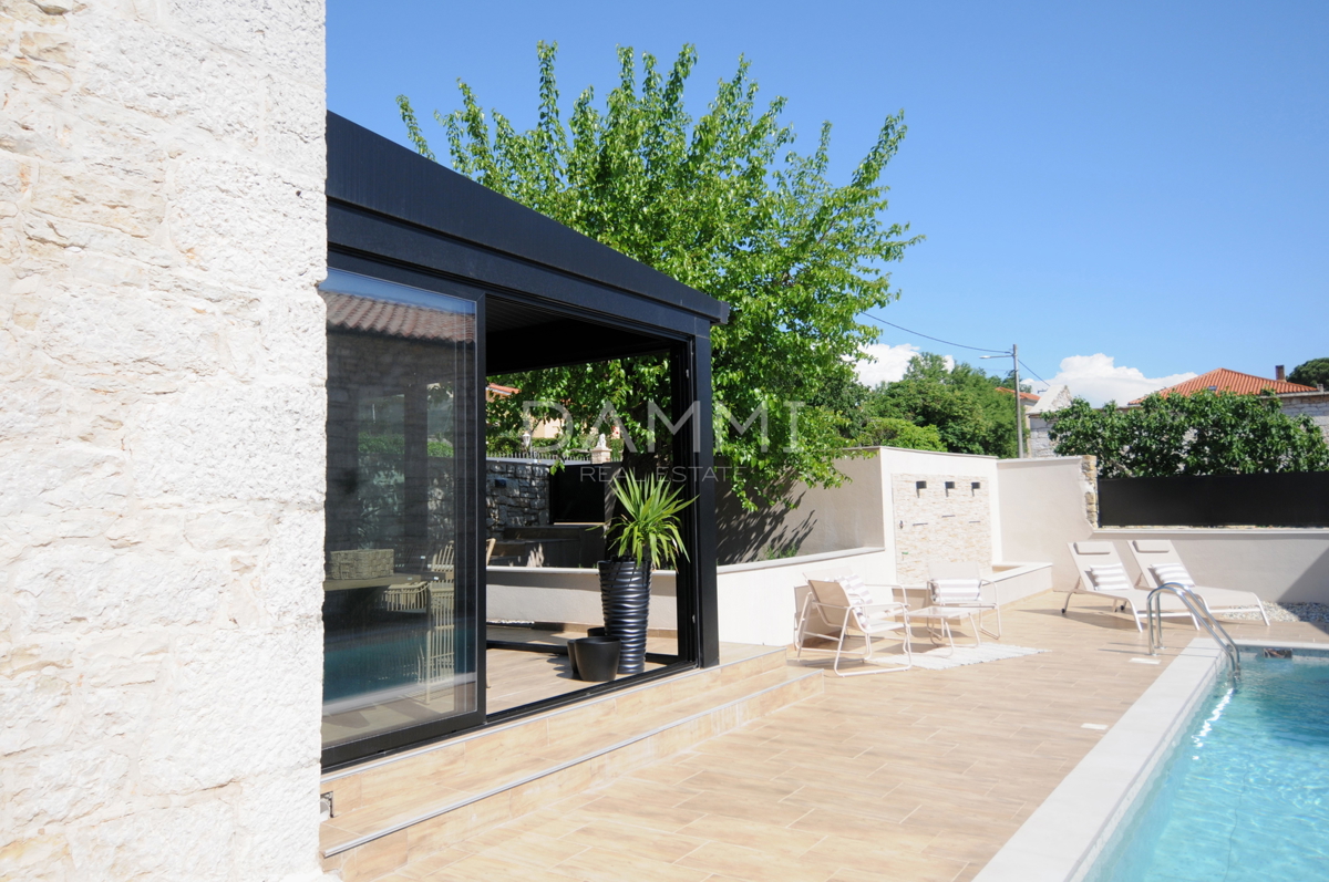 ISTRA, VIŠNJAN - KAMNITA ISTRSKA HIŠA S BAZENOM