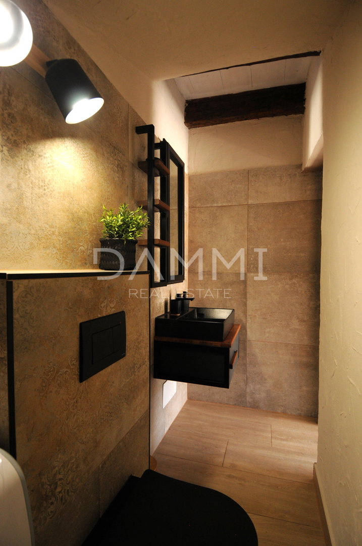 ISTRA, VIŠNJAN - KAMNITA ISTRSKA HIŠA S BAZENOM