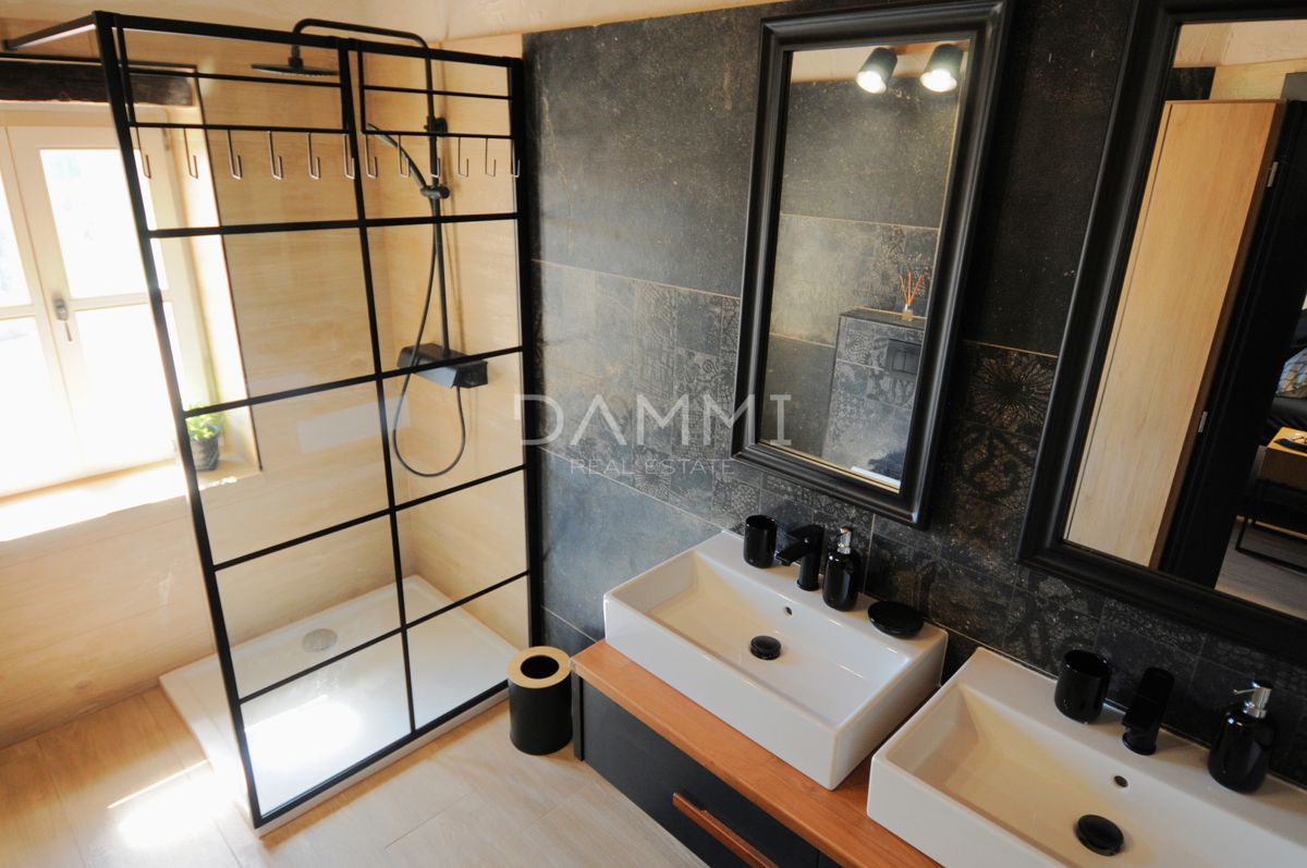 ISTRA, VIŠNJAN - KAMNITA ISTRSKA HIŠA S BAZENOM